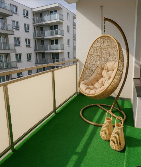 Miodowy Apartament Z Balkonem, Hustawka, Garazem I Faktura Rzeszow Luaran gambar